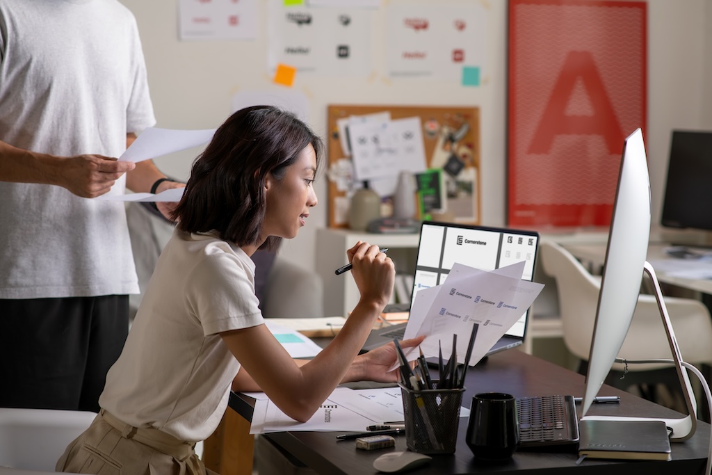 平面設計師專注於專案視覺與介面規劃